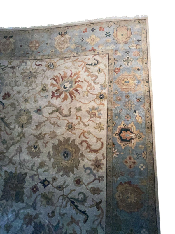 Pakistani Sultanabad (Ziegler) Rug — Ivory & Blue Hand knotted Wool. Late 20th C