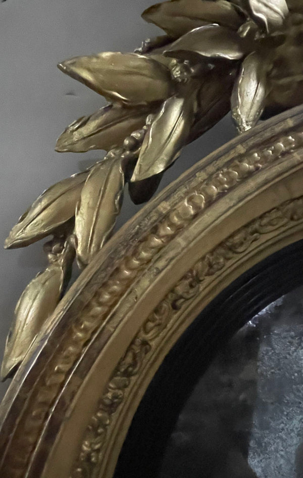 19th Century Federal Eagle Bullseye Mirror with Carved Giltwood and Foliate