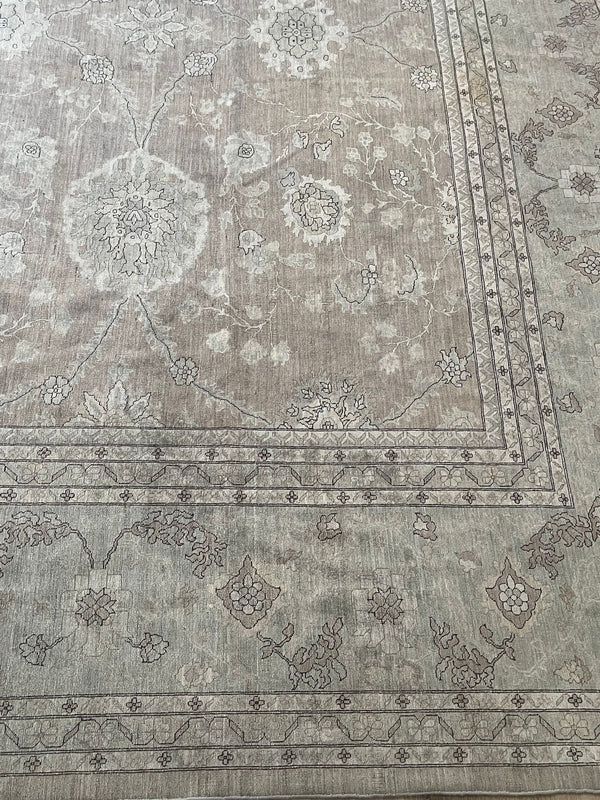 Pakistani Persian‑Style Sultanabad (Ziegler) Rug Hand‑Knotted Wool. Late 20th C.