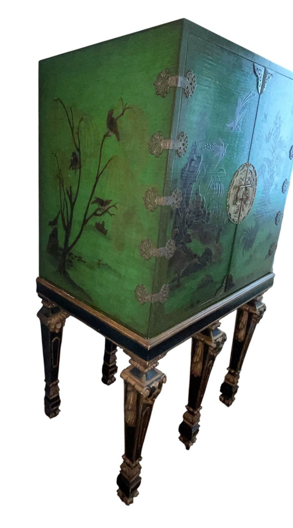 Italian Baroque‑Style Green Chinoiserie Lacquer Bar Cabinet. 20th Century.