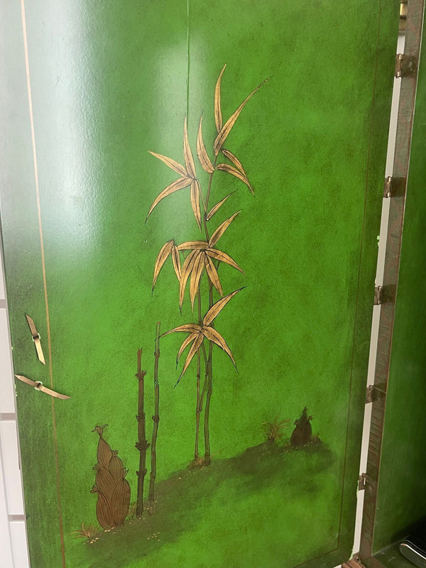 Italian Baroque‑Style Green Chinoiserie Lacquer Bar Cabinet. 20th Century.