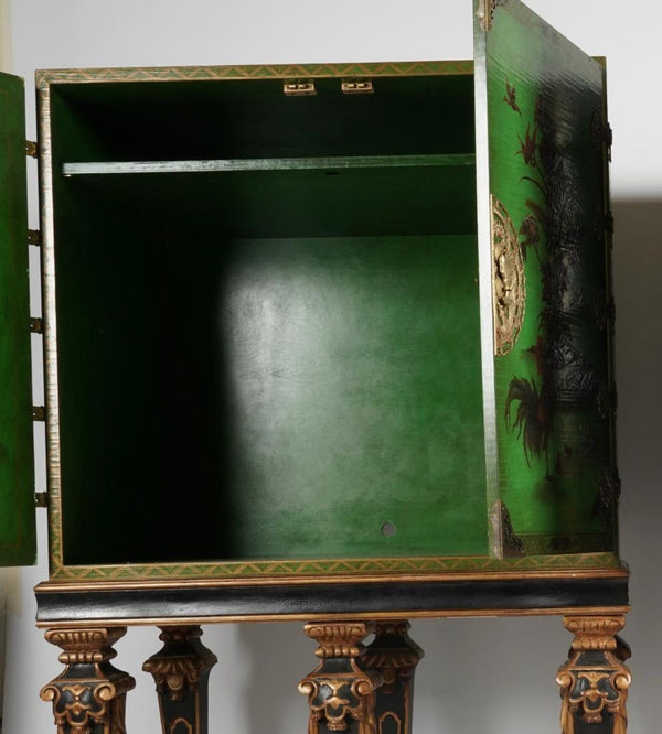Italian Baroque‑Style Green Chinoiserie Lacquer Bar Cabinet. 20th Century.
