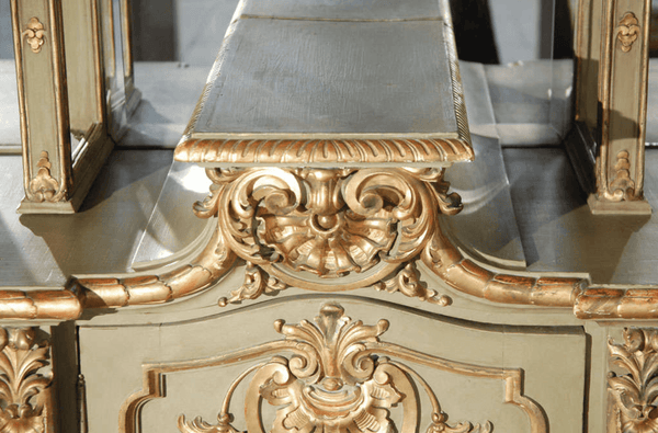 Early 19th Century Italian Gilded Display Cabinet