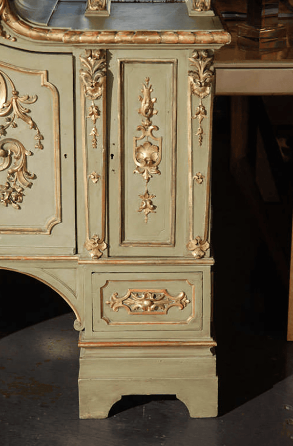Early 19th Century Italian Gilded Display Cabinet