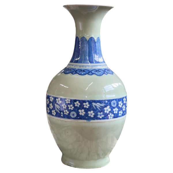 18th Century Chinese Porcelain Vase