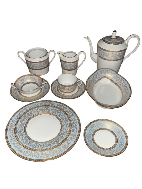 Early 20th Century Haviland Limoges France Porcelain Dinner Service for Twelve