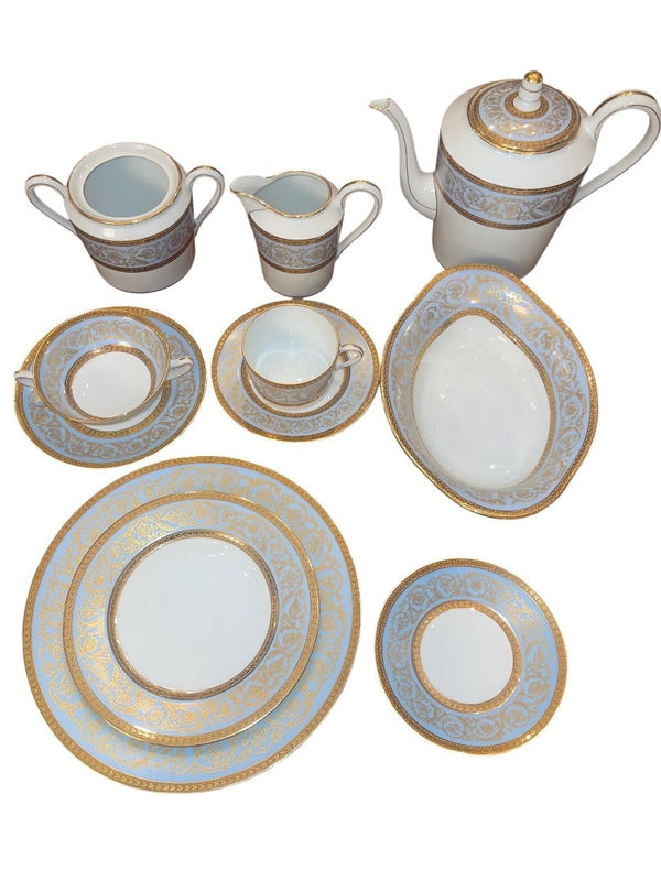 Early 20th Century Haviland Limoges France Porcelain Dinner Service for Twelve