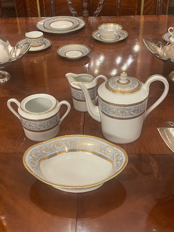 Early 20th Century Haviland Limoges France Porcelain Dinner Service for Twelve
