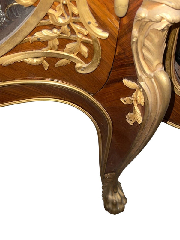 Spectacular Early 20th Century French Louis XV Style Vitrine Signed by F. Linke