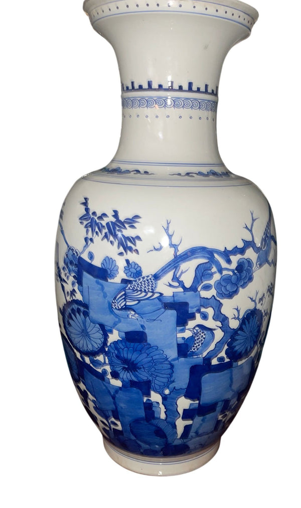 Early 20th Century Pair of Chinese Blue and White Porcelain Urns