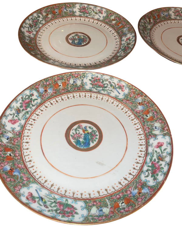 Mid-19th Century Set of Seven Chinese Export Rose Mandarin Porcelain Plates