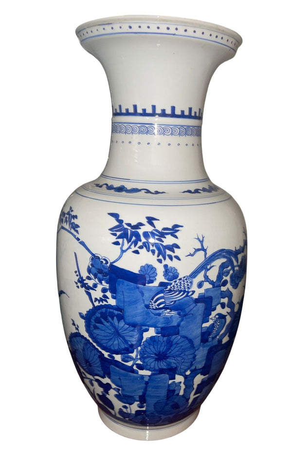 Early 20th Century Pair of Chinese Blue and White Porcelain Urns