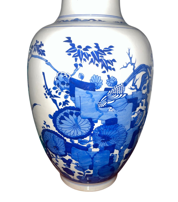 Early 20th Century Pair of Chinese Blue and White Porcelain Urns