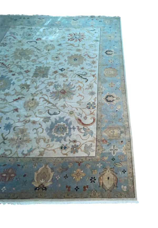 Pakistani Sultanabad (Ziegler) Rug — Ivory & Blue Hand knotted Wool. Late 20th C