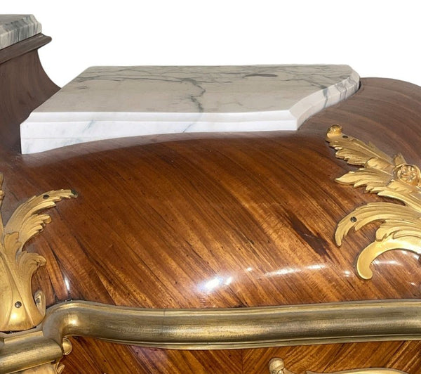 Spectacular Early 20th Century French Louis XV Style Vitrine Signed by F. Linke