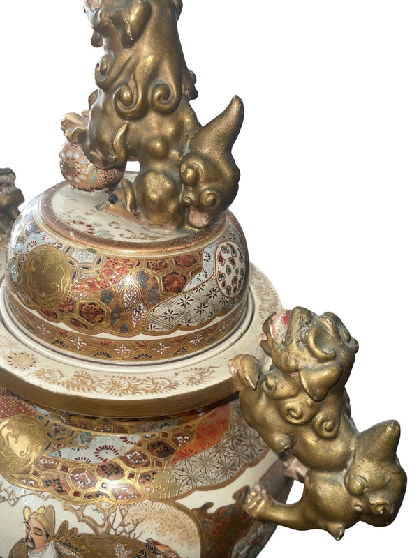 Large Japanese Satsuma Lidded Jar with Fu Dogs, Meiji Period, 19th Century.