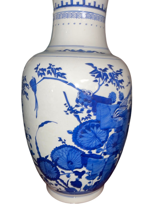 Early 20th Century Pair of Chinese Blue and White Porcelain Urns
