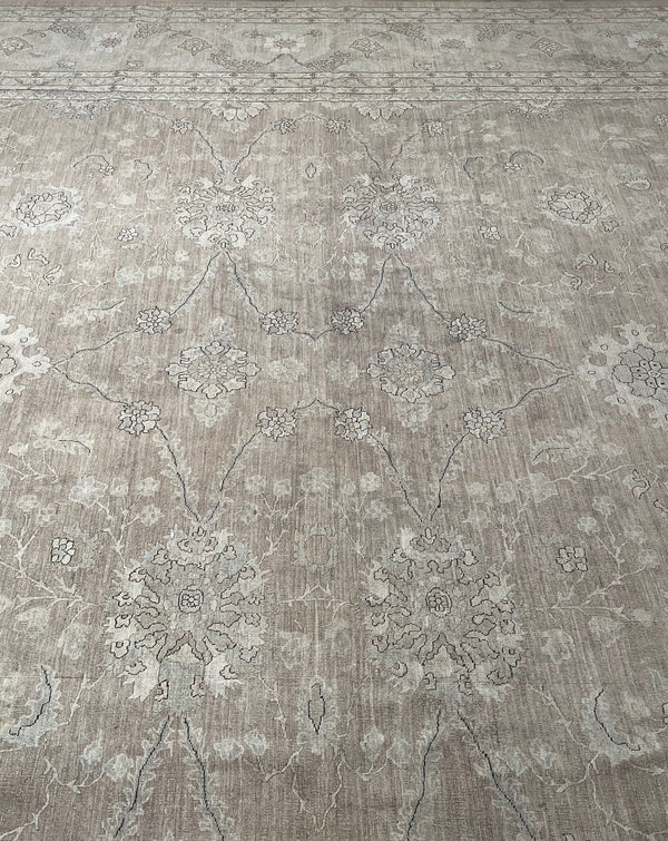 Pakistani Persian‑Style Sultanabad (Ziegler) Rug Hand‑Knotted Wool. Late 20th C.