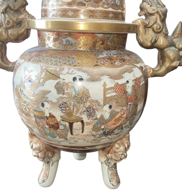 Large Japanese Satsuma Lidded Jar with Fu Dogs, Meiji Period, 19th Century.
