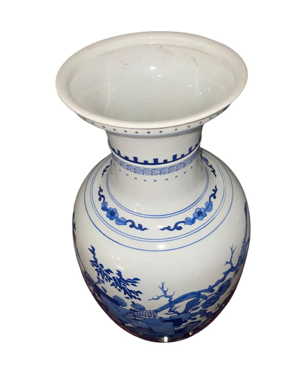 Early 20th Century Pair of Chinese Blue and White Porcelain Urns