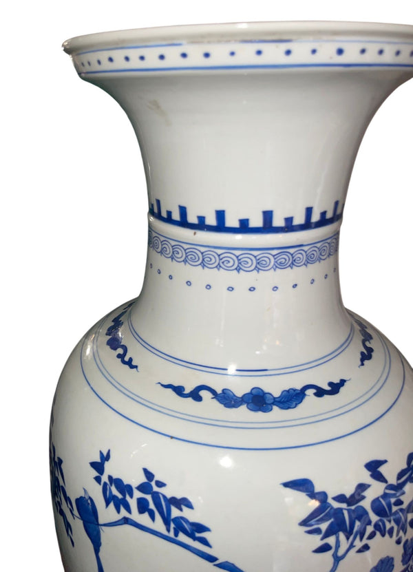 Early 20th Century Pair of Chinese Blue and White Porcelain Urns