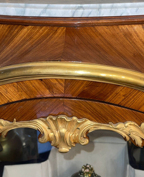 Spectacular Early 20th Century French Louis XV Style Vitrine Signed by F. Linke