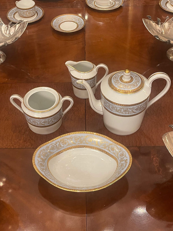 Early 20th Century Haviland Limoges France Porcelain Dinner Service for Twelve