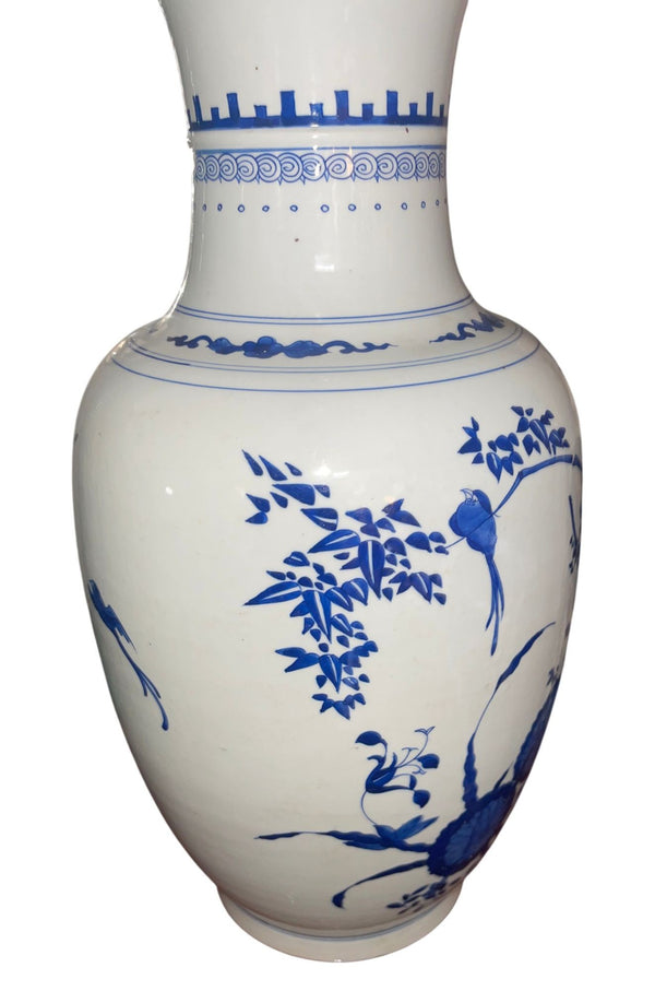 Early 20th Century Pair of Chinese Blue and White Porcelain Urns