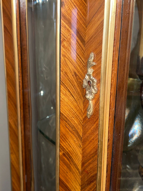 Spectacular Early 20th Century French Louis XV Style Vitrine Signed by F. Linke