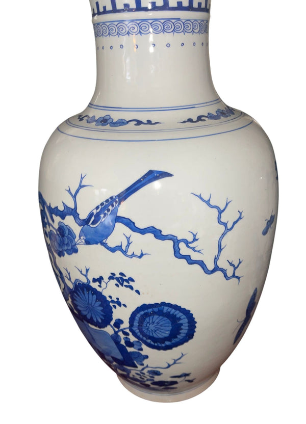 Early 20th Century Pair of Chinese Blue and White Porcelain Urns