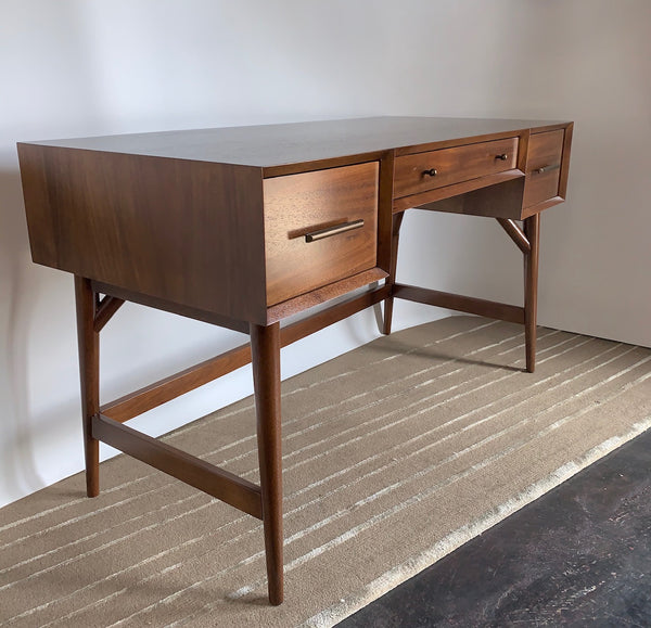 Mid-20th Century American Walnut Desk in the Style of Paul Frankl